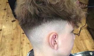 16岁自然卷男生适合什么发型 男生自然卷发型设计